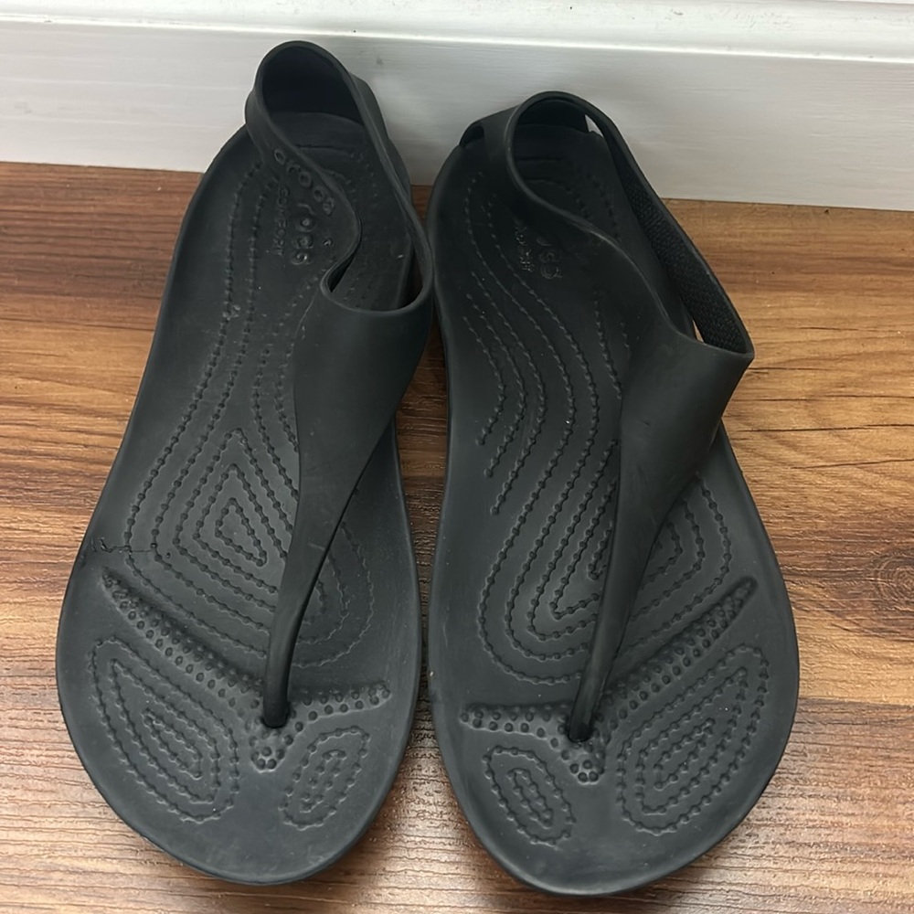 T strap, iconic croc Comfort, crocs, black size 7 awesome fit sandals